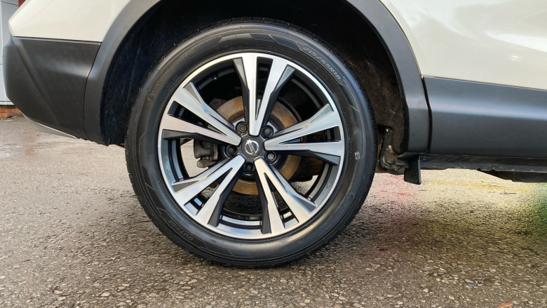 Nissan Qashqai 1.2 DiG-T N-Connecta 5dr Petrol Hatchback